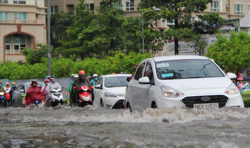 Từ lâu đường Nguyễn Hữu Cảnh được coi là "rốn ngập" ở TPHCM. 