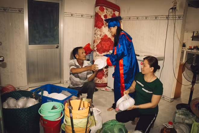 Thầy Thông bày tỏ quan điểm: "Những bộ ảnh có giá trị, ý nghĩa không phải thể hiện sự hào nhoáng, chi phí đắt đỏ đằng sau đó”.