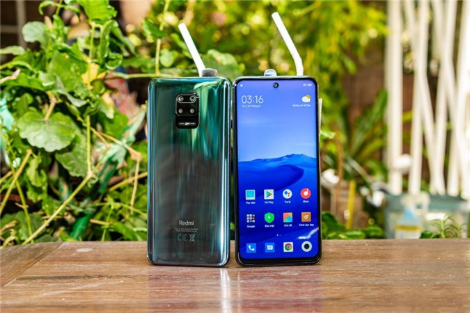 So với các đối thủ trong cùng phân khúc giá, Xiaomi Redmi Note 9s gây ấn tượng mạnh hơn về mặt thiết kế khi sở hữu vẻ bề ngoài cuốn hút, sang trọng, tạo cảm giác cao cấp hơn hẳn.