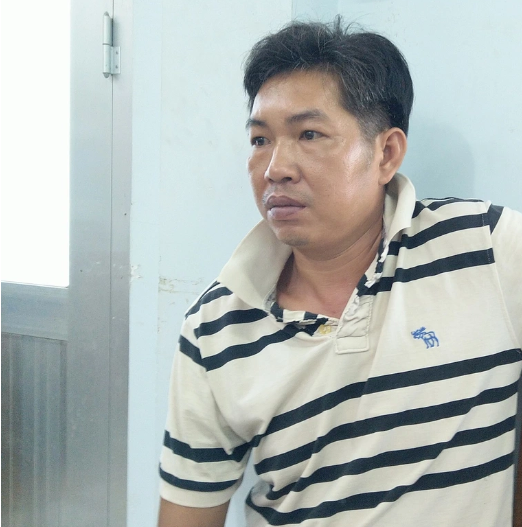 Tại cơ quan Công an, với sự lỳ lợm của một đối tượng tù tha, Nhàn kiên quyết phủ nhận mọi dính líu, liên quan đến vụ án mạng. Tuy nhiên, trước các bằng chứng không thể chối cãi, đến sáng 30/6, Nhàn đã phải khai nhận toàn bộ hành vi phạm tội. Theo đó, Nhàn và ông Đẹp cùng hùn hạp, góp vốn "kinh doanh" lô, đề. Quá trình làm ăn chung, hai người phát sinh mâu thuẫn trong việc ăn chia tiền hoa hồng, nên Nhàn nảy sinh ý định trả thù. 