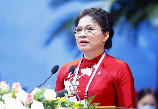 Bà Hà Thị Nga là người dân tộc Thái, sinh ngày 20/2/1969; quê quán tại xã Piềng Vế, huyện Mai Châu, tỉnh Hòa Bình. 