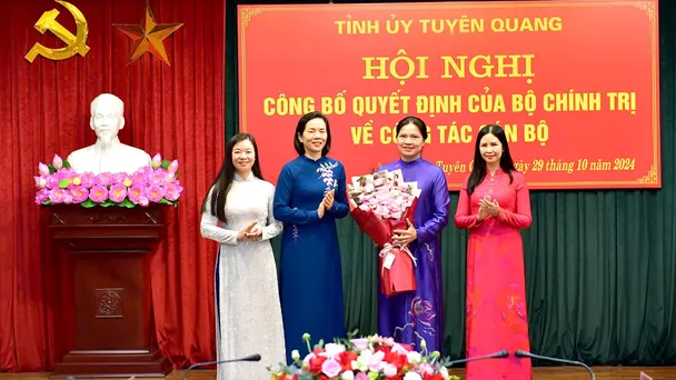 Trước mắt, sẽ khẩn trương thực hiện các giải pháp khắc phục và tái thiết các hoạt động kinh tế - xã hội bị thiệt hạ do bão số 3 gây ra; tập trung lãnh đạo tổ chức Đại hội Đảng các cấp và Đại hội Đảng bộ tỉnh lần thứ XVIII, nhiệm kỳ 2025-2030 hướng tới Đại hội Đảng toàn quốc lần thứ XIV. Trong đó, sẽ tập trung xây dựng phương hướng, nhiệm vụ để xử lý các vấn đề thực tiễn đã đặt ra để Tuyên Quang phát triển mạnh mẽ hơn nữa.
