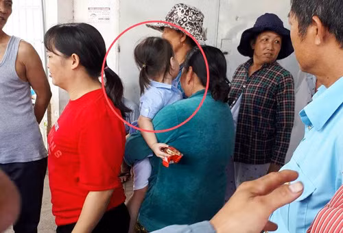 Nghi an chong ho giet vo roi tu tu truoc mat con gai 3 tuoi