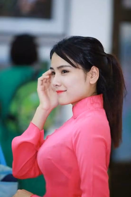 Cô thủ khoa ĐH Văn hóa là thành viên Ban đối ngoại thuộc CLB Truyền thông của trường, luôn tích cực cùng bạn bè tham gia các chiến dịch như tiếp sức mùa thi, hiến máu từ thiện từ những ngày tháng đầu tiên mới bước vào cổng trường đại học.