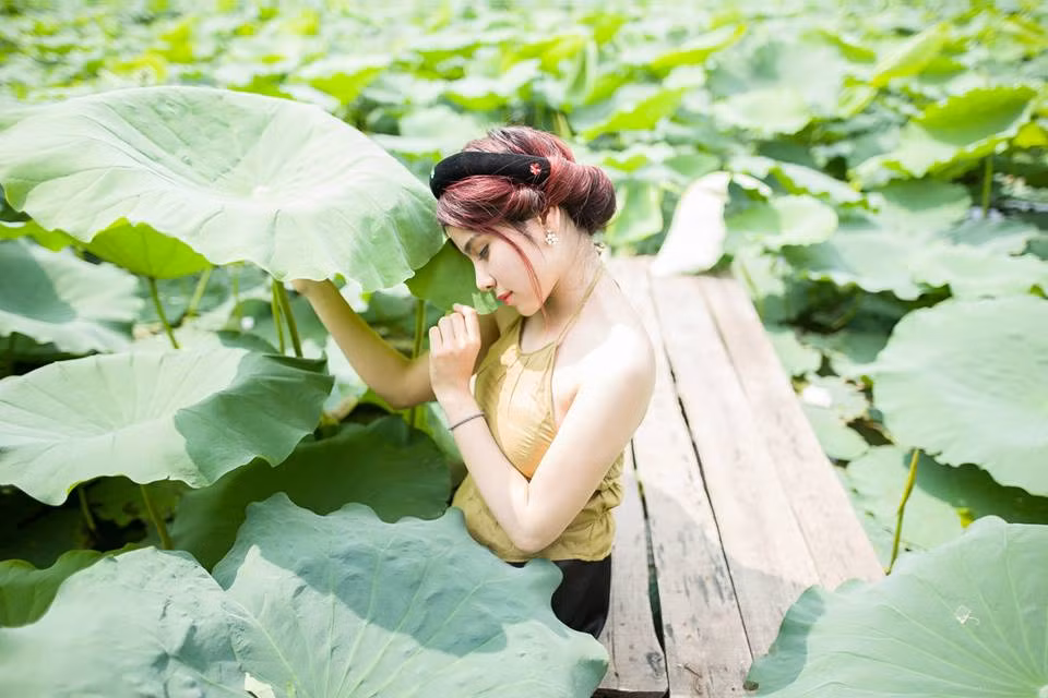 Trên trang cá nhân có khá nhiều người theo dõi của mình, Thu Thảo hay khoe những bức ảnh nghệ thuật mà cô chụp, qua đó bộc lộ sở thích làm mẫu ảnh và luôn thích thú khi được thử sức với những concept, chủ đề mới.