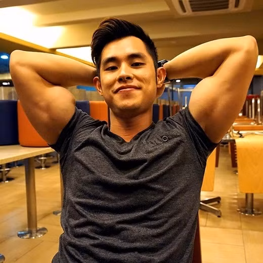 Với lợi thế về ngoại hình, Jordan Yeoh hiện còn làm thêm công việc của một người mẫu xuất hiện trên một số tạp chí, trang quảng cáo. Tuy nhiên anh chàng 25 tuổi này vẫn muốn dành nhiều thời gian cho công việc chính trong phòng tập của mình nhiều hơn.