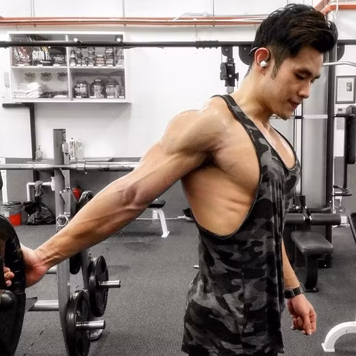 Được biết, Jordan Yeoh bắt đầu tập thể hình từ năm 2007. Với sự chăm chỉ, quyết tâm, sau 8 năm, từ một chàng trai gầy gò, Jordan Yeoh trở thành một hot boy có thân hình cực chuẩn và là một huấn luyện viên thể hình được rất nhiều bạn trẻ thần tượng.