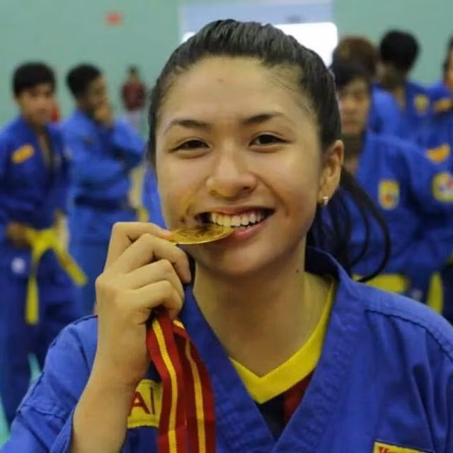 Nói về bản thân, cô bạn có biệt danh kiều nữ Vovinam Vũng Tàu tự nhận xét: "Mình là người năng nổ, hòa đồng nhưng có nhược điểm lớn nhất là hay trễ giờ. Tuy vậy có thể nói là người hướng ngoại, thích du lịch, gặp gỡ nhiều bạn mới".