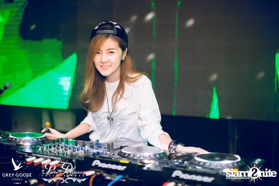 Nhan sac nu DJ so mot Thai Lan sap sang Viet Nam-Hinh-2