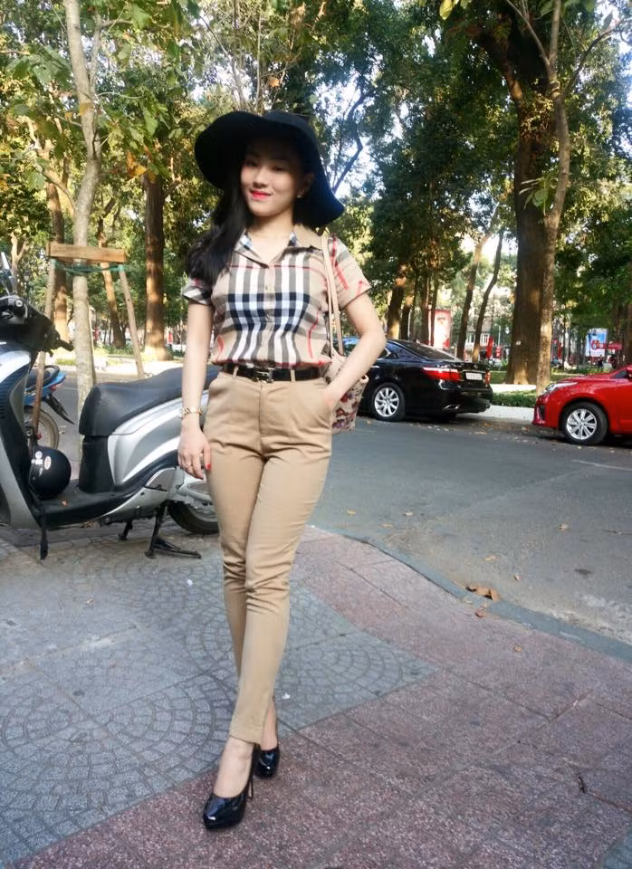 Vẻ sexy, một chút khêu gợi có thể khiến các nữ DJ dễ gây ấn tượng với khán giả hơn. Chưa kể nó cũng là một lợi thế để các nữ DJ "đá xéo" sang nhiều lĩnh vực khác như người mẫu, diễn viên...