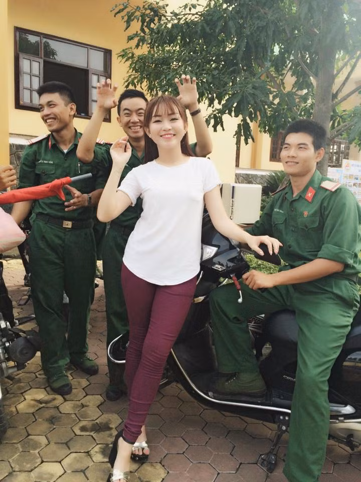 Làm việc ở Trung tâm Văn hóa xã, Anh Duyên có dịp được đi biểu diễn, giao lưu với nhiều đơn vị trong nhiều ngành nghề, địa phương khác nhau. Mỗi chuyến đi, mỗi tiết mục biên đạo lại là một trải nghiệm cho cô giáo dạy múa trẻ tuổi, yêu nghề.