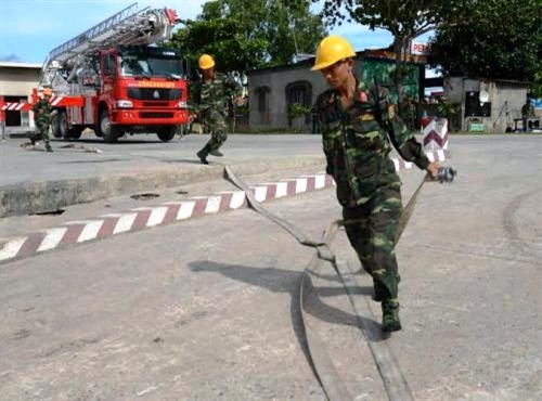 Triển khai đường ống bơm nước cao áp chữa cháy.