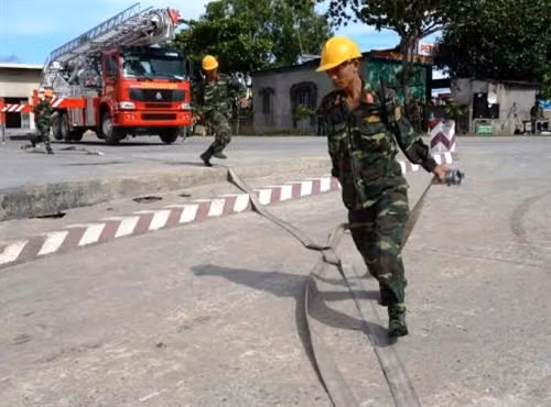 Triển khai đường ống bơm nước cao áp chữa cháy.