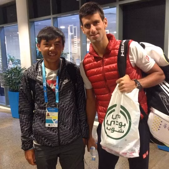 Sau chiến thắng khiến bản thân đi vào lịch sử làng quần vợt Việt Nam, Lý Hoàng Nam có vinh dự tham gia lễ trao giải, buổi họp báo sau khi giải Wimbledon 2015 khép lại. Tại đây Hoàng Nam có cơ may gặp gỡ, tiếp xúc với tay vợt số 1 thế giới Novak Djokovic, là thần tượng của Hoàng Nam từ lâu.