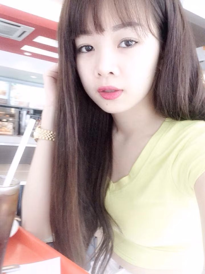 Một điều đặc biệt, dù là một DJ có sở trường về nhạc EDM nhưng Tiểu My lại bộc bạch rằng bản thân cô lại rất thích và luôn cố gắng tìm cho mình những chốn yên tĩnh, những khoảng lặng riêng. Thói quen này là do hàng ngày Tiểu My đã dành quá nhiều thời gian cho nghề DJ, làm việc thường xuyên ở những nơi ồn ào, náo nhiệt nên cô nàng cũng luôn cần những khoảng lặng để cân bằng lại bản thân và cuộc sống.