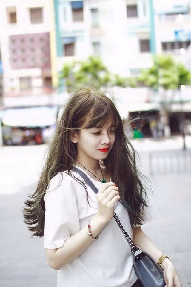 Dự định trong tương lai của Tiểu My là học chơi thêm một số loại nhạc cụ, cố gắng học hỏi để tăng sức sáng tạo cho công việc của mình. Về chuyên môn DJ, Tiểu My luôn tâm niệm một điều: "Để nghề nghiệp tồn tại lâu hơn có lẽ luôn cần đến sức sáng tạo và những sản phẩm riêng, để lại dấu ấn đặc trưng của mỗi DJ, người chơi nhạc". Ảnh: BTC, FBNV.