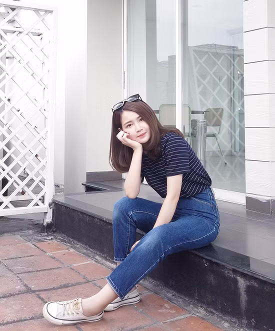 Phong cách ăn mặc đẹp, cách chụp ảnh cũng rất "sang"... Louis Hà sở hữu nhiều bức ảnh mà khi xem, các bạn trẻ thường cảm nhận được một chút gì đó rất Tây.