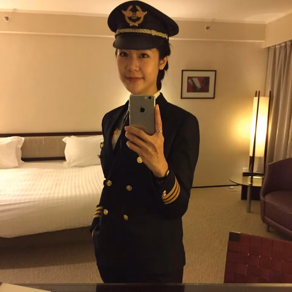 Ngắm nhan sắc của nữ phi công 8X của Vietnam Airlines.