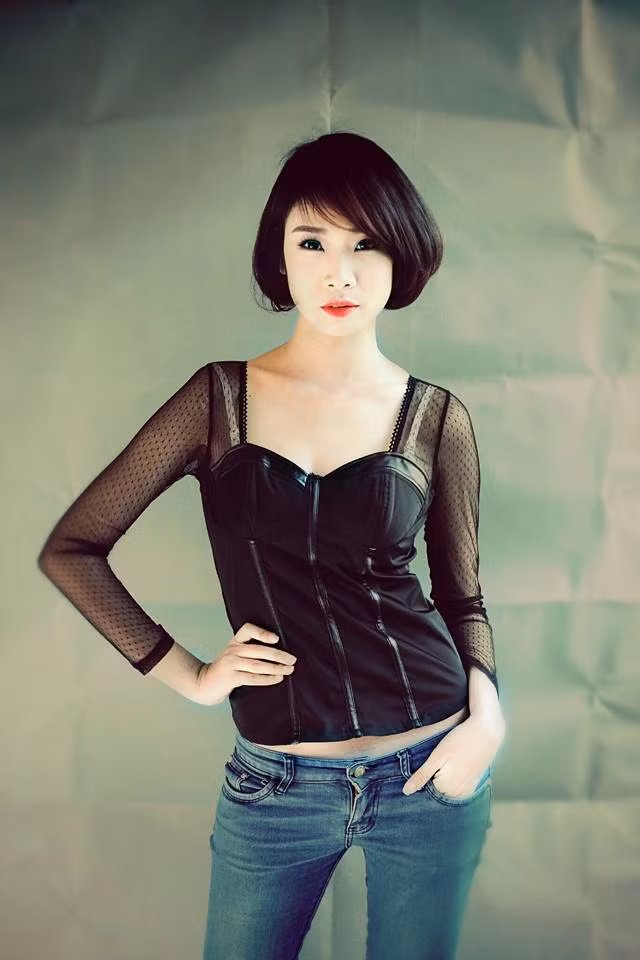 Hiện tại ngoài việc học, được biết Thảo Phương cũng là một người mẫu và đang làm việc cho công ty New Talent. Thảo Phương sở hữu nhiều bức ảnh đẹp, khoe vóc dáng chuẩn và đôi chân dài thẳng tắp thu hút mọi ánh nhìn.