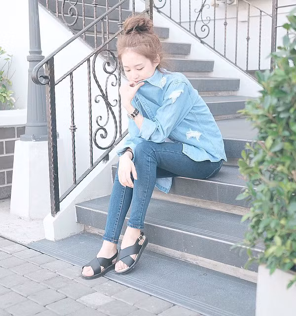 Hiện tại, ngoài thời gian đi học, Pimtha chỉ dành thời gian chụp ảnh cho một vài shop thời trang nổi tiếng và không tham gia vào bất cứ mảng miếng, khía cạnh nào của giới showbiz. Ngoài ra, Pimtha cũng rất thích đi du lịch và sở thích này cũng góp phần tạo nên "thương hiệu" riêng của cô nàng.