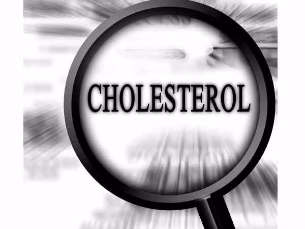 Tăng cholesterol có lợi. Không ít người lầm tưởng cholesterol luôn gây hại cho sức khỏe con người. Thực tế, có 2 loại cholesterol khác nhau đó là cholesterol có lợi và cholesterol có hại. Uống bia đều đặn có tác dụng làm tăng cholesterol HDL (loại cholesterol có lợi cho cơ thể) và điều này đồng nghĩa với việc làm giãm hiện tượng tắc nghẽn mạch máu.