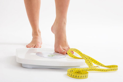 Chất xơ không chỉ có lợi cho nỗ lực ngừa ung thư mà còn mang lại tác dụng giảm cân. Tiêu thụ chất xơ khiến bạn no lâu hơn, ít xuất hiện cảm giác thèm ăn nên có thể kiểm soát lượng thức ăn.