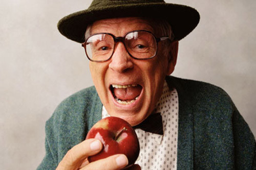 Đáng chú ý, người cao tuổi cần tiêu thụ lượng chất xơ cao hơn so với tiêu chuẩn của người trưởng thành. Ở người cao tuổi, táo bón là chứng bệnh gây nhiều “đau khổ” nhất, trong khi đó việc dùng các thuốc chống táo bón liên tục thực sự không có lợi.