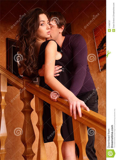 Một bữa tiệc sex bất ngờ ở cầu thang trên đường tiến vào phòng nghỉ đôi khi là điều phụ nữ ao ước từ lâu song không tiện nói ra.