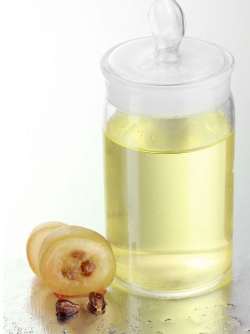 Nước hạt nho. Hạt nho có tính kiềm tự nhiên làm giảm nồng độ axit trong máu, hạn chế các chất gây hại phổi và cơ thể có trong thuốc lá.