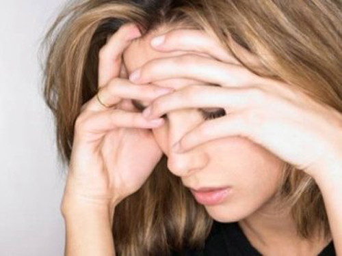 Giảm nhức đầu. Nếu thường xuyên bị đau đầu, bạn có thể tận dụng nước dừa để cải thiện tình hình. Khi đi vào cơ thể, nước dừa cung cấp lượng nước cần thiết ngăn ngừa tình trạng mất nước, đảm bảo cơ thể phát triển bình thường.