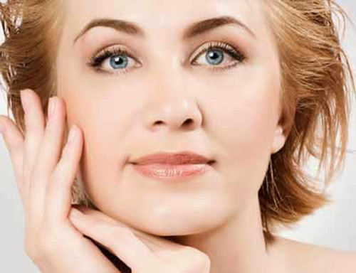 Giúp da bóng láng. Một cốc nước dừa mỗi ngày sẽ mang lại hiệu ứng hydrat hóa, giúp da căng mịn bất ngờ. Không chỉ đối với da mặt, uống nước dừa có thể mang lại tác động tới làn da toàn thân.