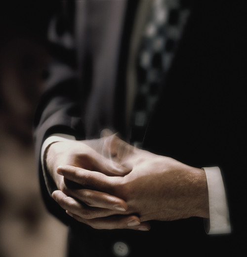 Sốt ruột. Cảm giác bồn chồn, sốt ruột có thể làm phiền người khác song vẫn tốt cho sức khỏe vì dễ dàng giúp bạn đốt cháy tới 350kcals một ngày. Làm được điều này bởi tâm trạng bồn chồn có khả năng kích thích thần kinh, đẩy mạnh tốc độ quá trình trao đổi chất, chuyển đổi chất béo thành năng lượng cơ thể.