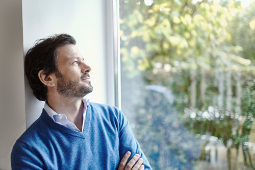 Mơ mộng. Mơ mộng là thói xấu bị phê phán bởi sự lãng phí thời gian. Tuy nhiên, các nhà khoa học lại cho rằng việc này lại rất có lợi cho sự phát triển của não. Lúc mơ mộng, não bộ được huy động tư duy, làm việc tương đương khi giải quyết vấn đề phức tạp.