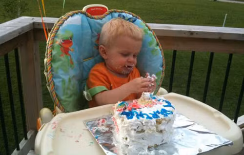 Một khi thưởng thức chiếc bánh kem ngộ nghĩnh, rất có thể nó sẽ trở thành món đồ chơi mới của trẻ.