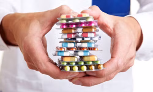 Sóc: Trẻ uong nhieu khang sinh dẽ bị thua can, beo phi