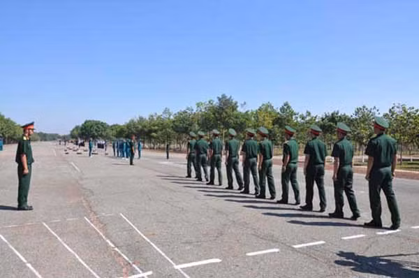 Quan doi Nhan dan Viet Nam tap huan duyet binh