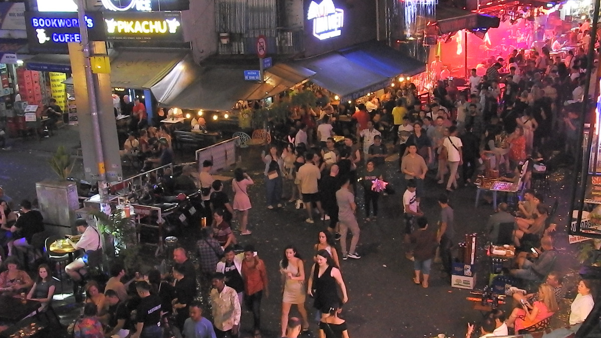 Góc nhìn trên cao Phố tây Bùi Viện trước thời khắc năm mới 2025. (Ảnh: Bảo Giang)