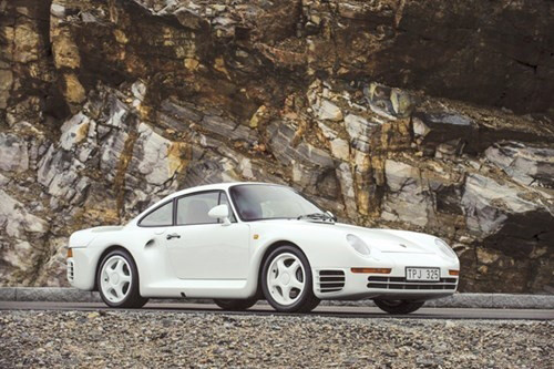 Porsche 959 ra mắt lần đầu vào năm 1985, tại Triển lãm Ô tô Frankfurt ở Đức. Porsche 959 đã giành nhiều giải thưởng trong những cuộc đua nổi tiếng như giải Pharaohs Rally và giải Paris-Dakar 1986. Porsche 959 sở hữu khối động cơ 2.85 lít, công suất 400 mã lực