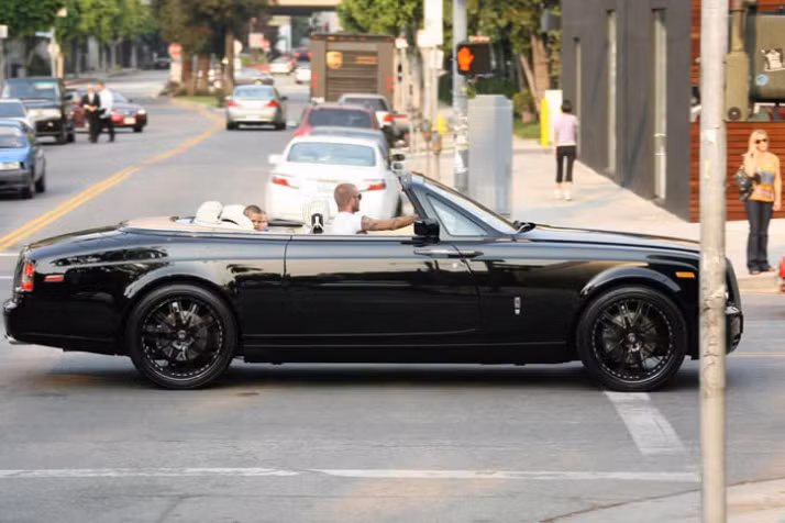 8. David Beckham - Rolls-Royce Phantom Drophead. Rolls-Royce Phantom Drophead Coupe giá 530.000 USD.