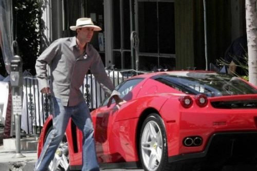 6. Nicolas Cage - Ferrari F140. Mẫu xe sang trọng nhất nam diễn viên phim hành động nổi tiếng Nicolas Cage từng sở hữu là chiếc Ferrari F140, chiếc xe có giá bán lên tới 670.000 USD