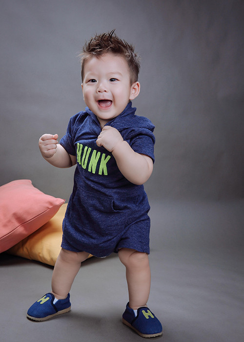 Trong bộ ảnh mới, con trai Nhật Kim Anh đã đốn tim fans của nữ ca sĩ bởi nhiều khoảnh khắc đáng yêu. 