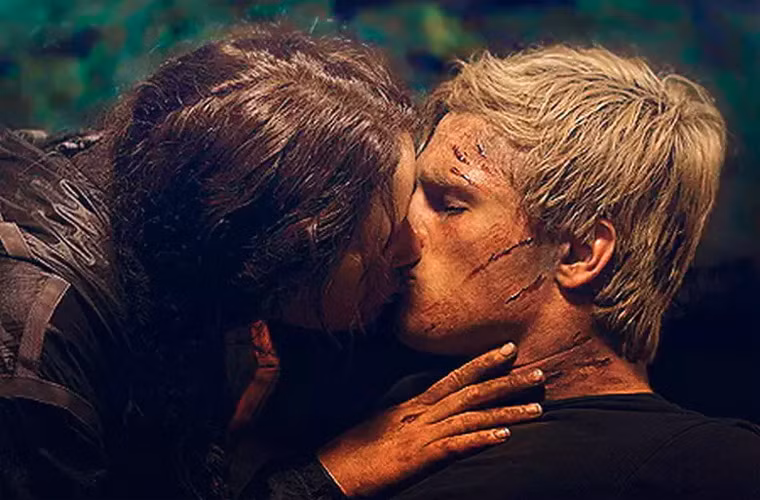 Josh Hutcherson sợ mỗi khi đóng cảnh lãng mạn với Jennifer Lawrence trong "The Hunger Games" bởi Jennifer có kiểu hôn rất ướt át. Ngôi sao Hollywood Jennifer Lawrence đã để lại ấn tượng xấu với Josh trong khi hợp tác bộ phim này chỉ vì kiểu hôn của cô.