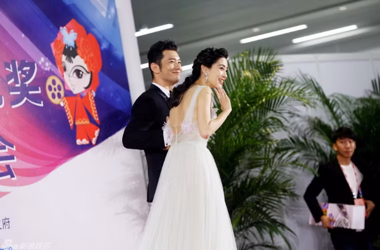 Huynh Hieu Minh diu Angelababy tung buoc-Hinh-6