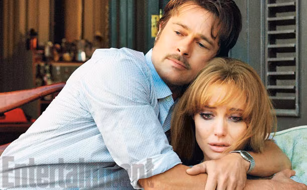 Trong bộ phim "By The Sea", Brad Pitt và Angelina Jolie hợp tác với nhau họ vào vai một cặp vợ chồng không hạnh phúc. Đây được cho là điềm báo xấu cho hôn nhân của họ.