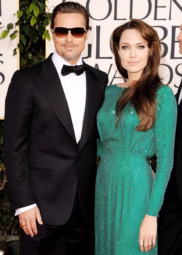 Tháng 1/2011, Pitt và Jolie được khen là cặp đôi mặc đẹp nhất trên thảm đỏ lễ trao giải Quả cầu vàng lần thứ 68. Pitt mặc trang phục của Tom Ford còn vợ anh mặc váy hiệu Atelier Versace.
