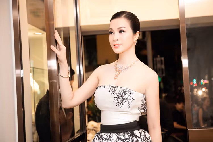 Mới đây, MC Thanh Mai đã đến tham gia sự kiện ra mắt của một nhãn hãng do cô làm gương mặt đại diện. 