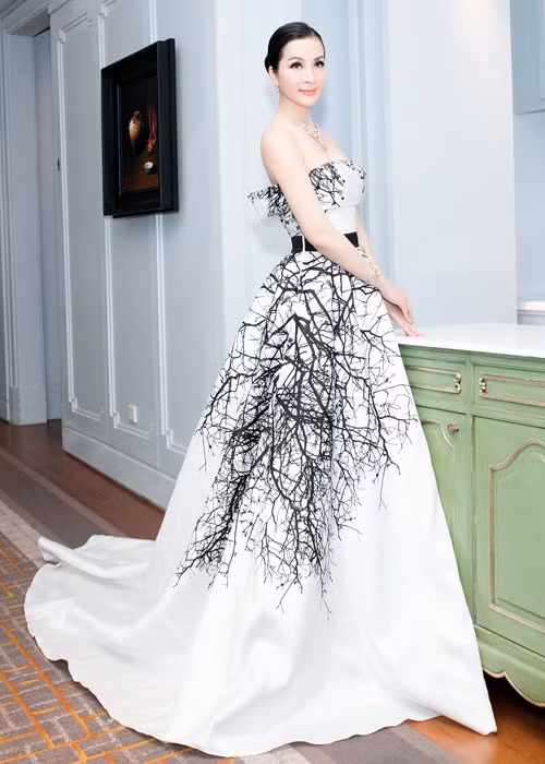 Ngoài hoạt động trong lĩnh vực nghệ thuật, Thanh Mai còn dấn thân vào lĩnh vực kinh doanh làm đẹp. 