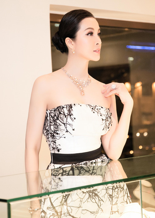 Dù đã ở ngưỡng tuổi 43 nhưng MC Thanh Mai vẫn giữ được nhan sắc như thuở thanh xuân nhờ biết cách chăm chút bản thân. 