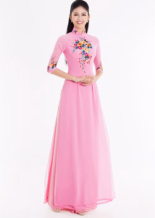 Vốn xuất thân từ những trường danh giá nên top 3 cuộc thi Hoa hậu Việt Nam 2016 đã có nền tảng khá tốt về trình độ, văn hoá lẫn khả năng giao tiếp, ứng xử trước công chúng. 