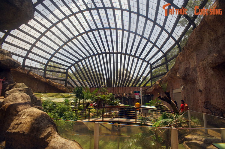 Được xây dựng vào năm 1986, trang trại này có diện tích hơn 8 ha, được chia thành nhiều khu vực tham quan khác nhau. Phần lớn khuôn viên nơi đây được dùng làm nơi nuôi bướm theo kiểu bán tự nhiên, với những khu vườn có mái che bằng kính ở trên.